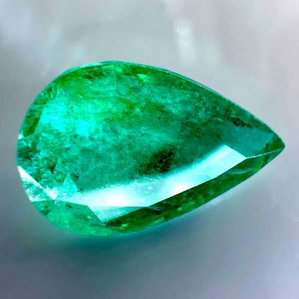 Big Emerald 6,44 ct / 15.78 x 11.13 mm Jamel Gems