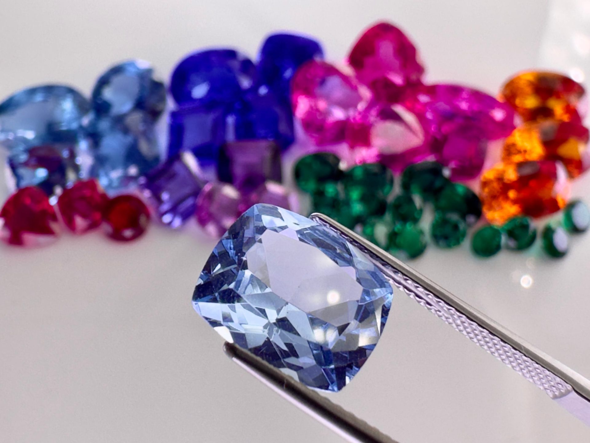 تعلّم علم الأحجار الكريمة – برامج ودورات متعددة عبر الإنترنت