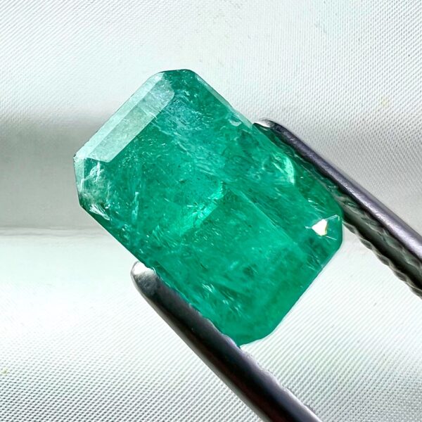 Natural Emerald 2.01 ct – 8.7 x 6.2 mm - Certified 