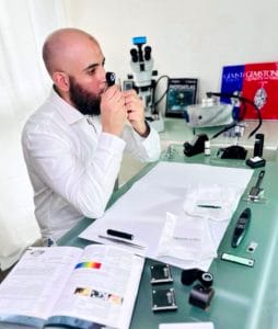 تعلّم علم الأحجار الكريمة – برامج ودورات متعددة عبر الإنترنت